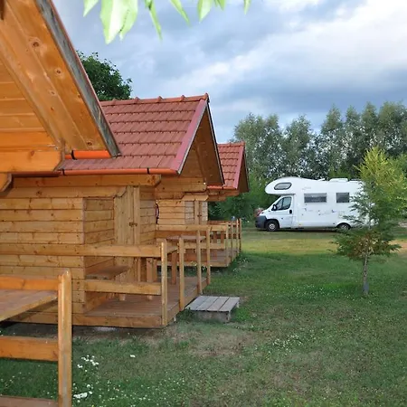 אתר קמפינג Turul And Camping Remetea (Bihor)